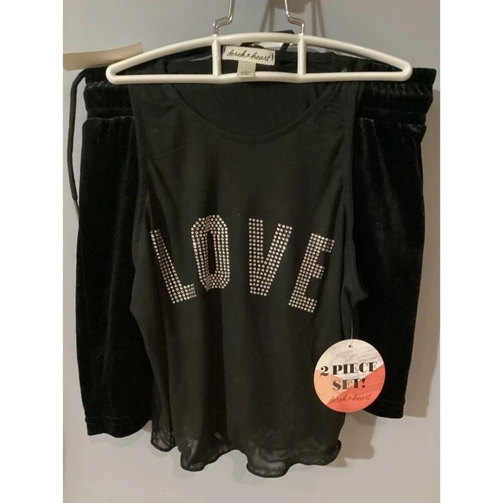 Derek Heart velvet Love short set Sleep wear etc.